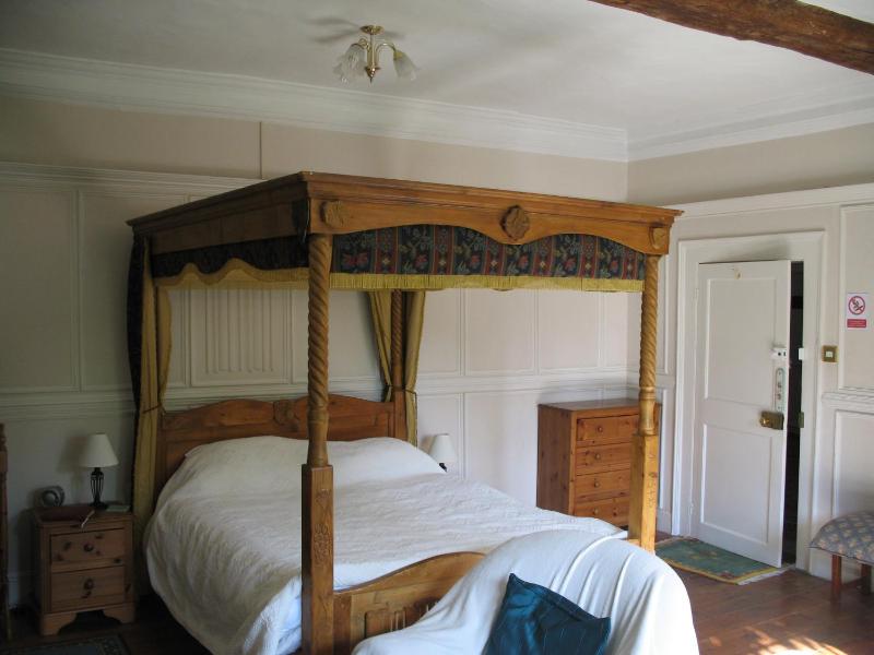 King Room with Four Poster Bed image 3