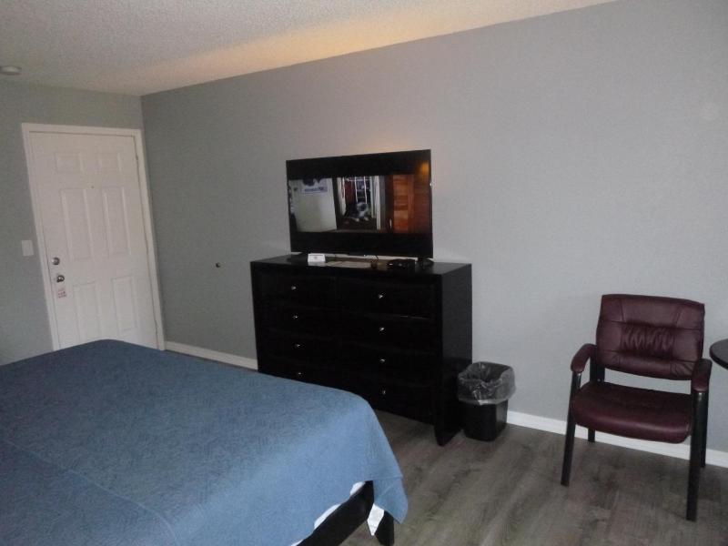 King Room image 3
