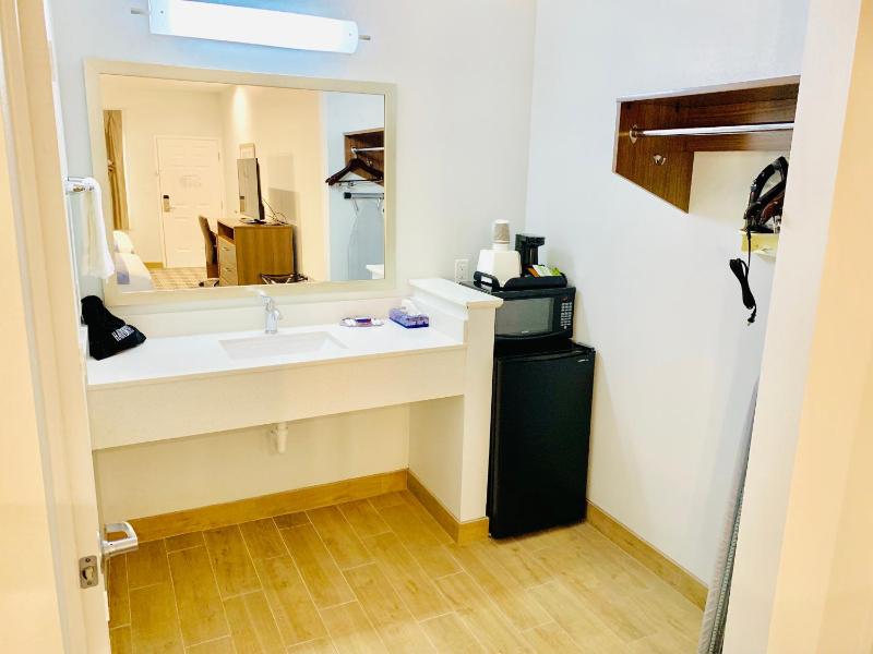 Deluxe Double Room image 2