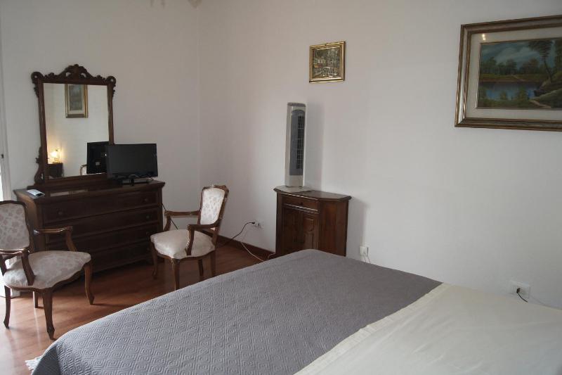 Double Room with Balcony image 3