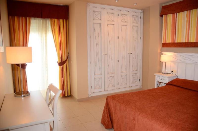 One-Bedroom Apartment with Terrace (3 Adults) image 1