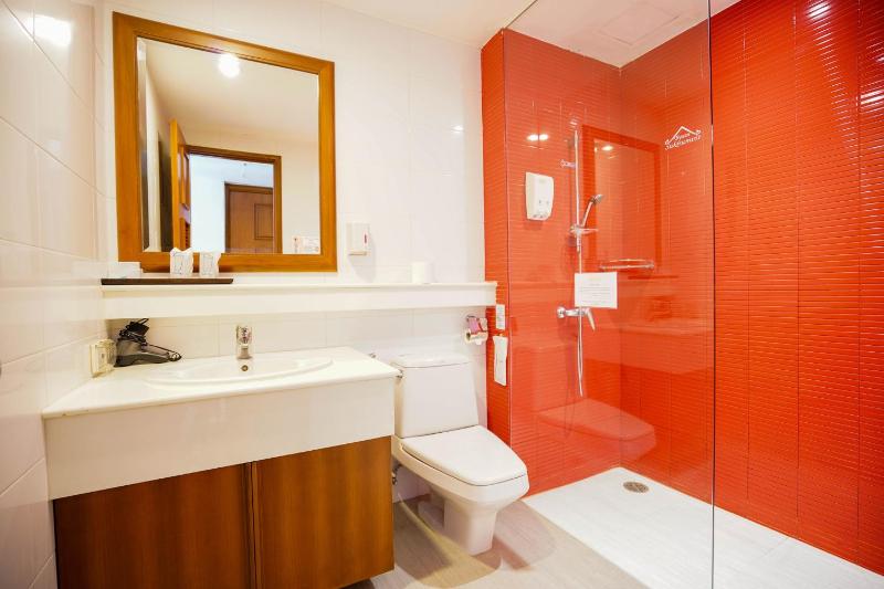 Baan Sukhumvit Soi 18 - image 4