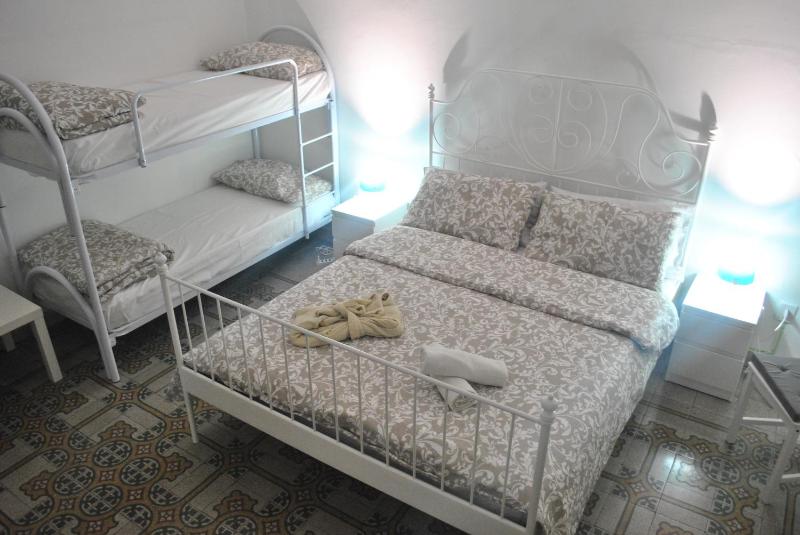 Quadruple Room with Shared Bathroom image 3