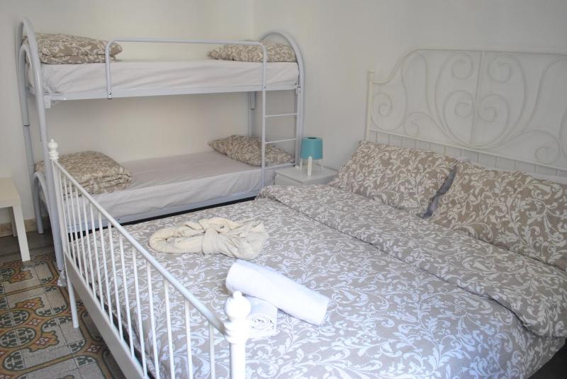 Quadruple Room with Shared Bathroom image 4