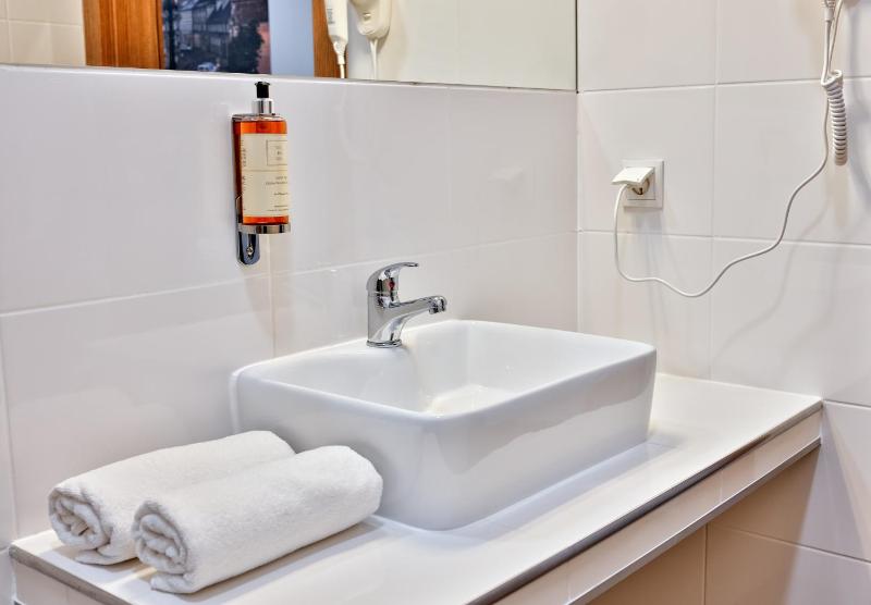 Standard Single Room image 3