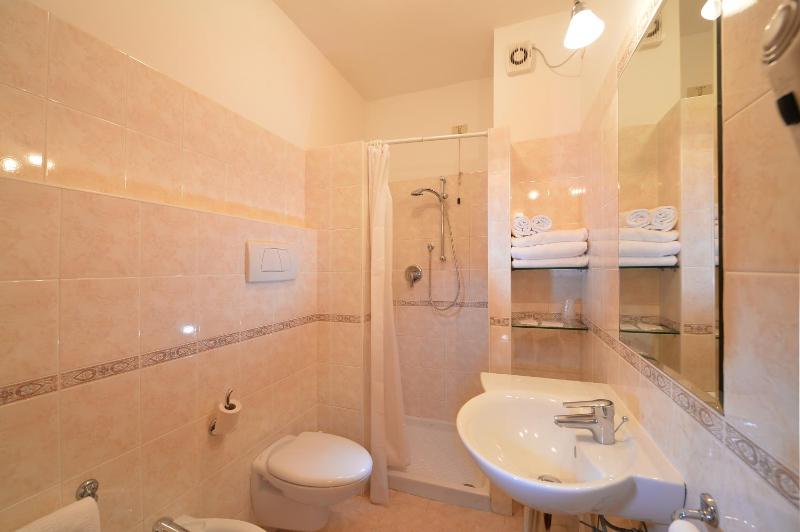 Quadruple Room image 4
