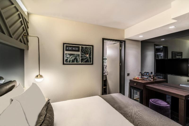 Standard Double Room - No View image 3