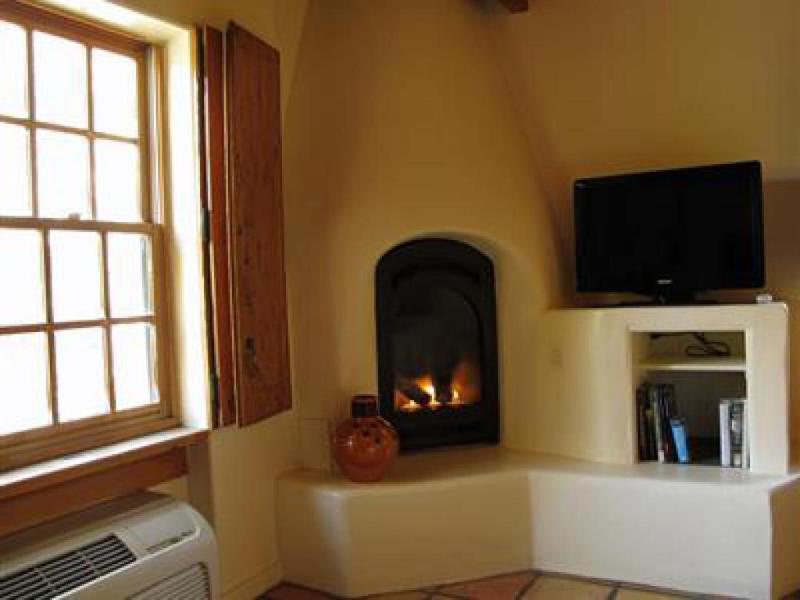 Standard King Room image 4