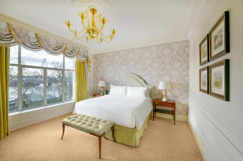 Luxury King Room with River View image 3