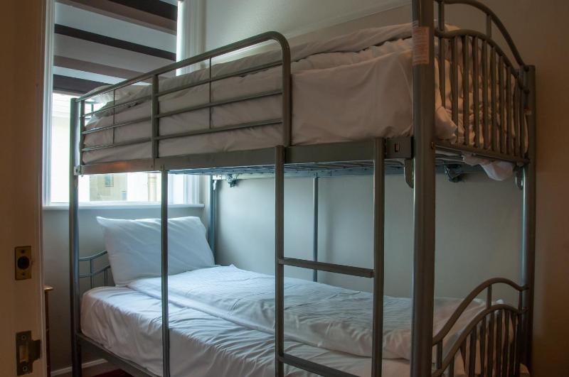 Quadruple Room image 3