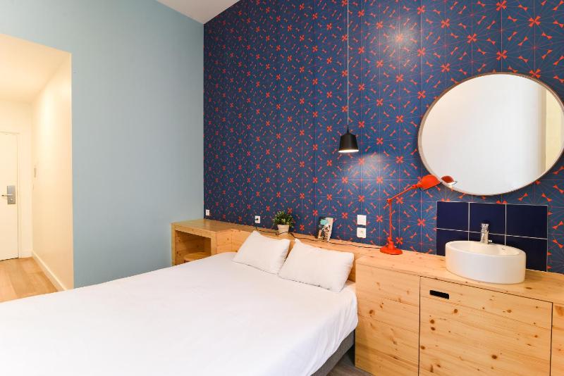 Double Room with Shared Bathroom image 4