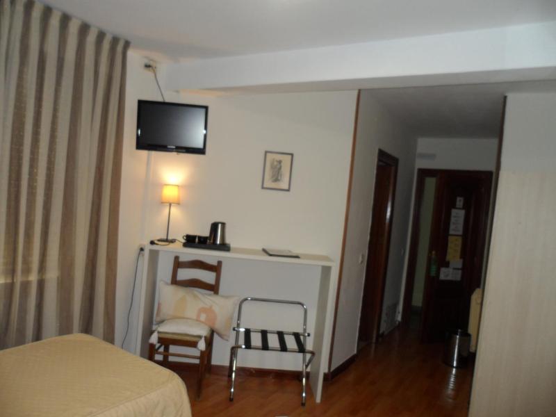 Twin Room image 2