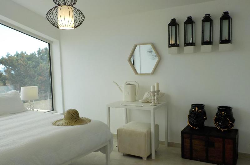 Queen Room with Sea View image 4