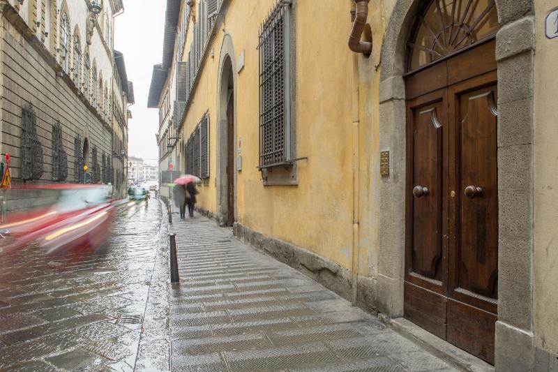 One-Bedroom Apartment image 4