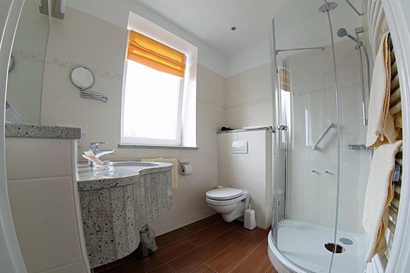 Standard Double Room image 2