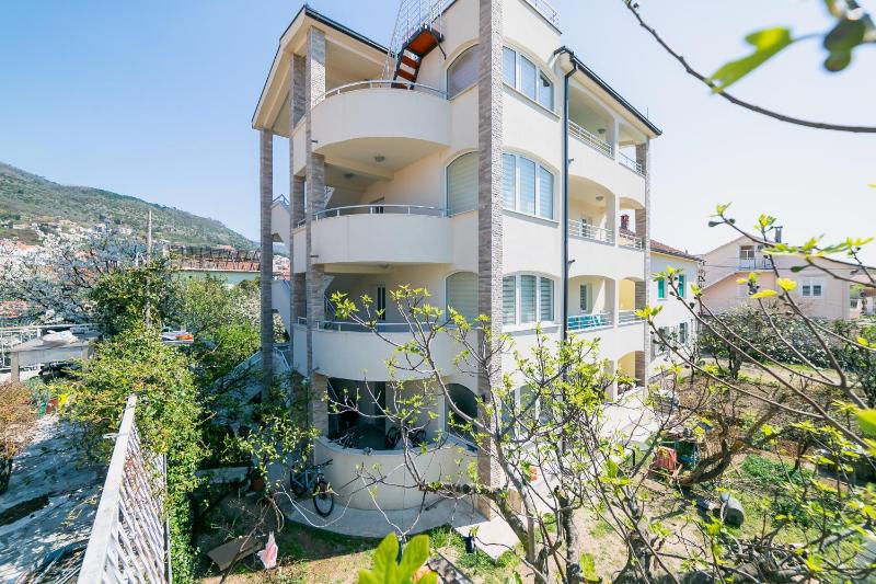 Three-Bedroom Apartment with Balcony image 3