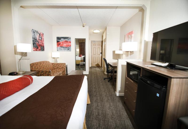 Two-Room Suite with Three Double Beds - Non-Smoking image 2