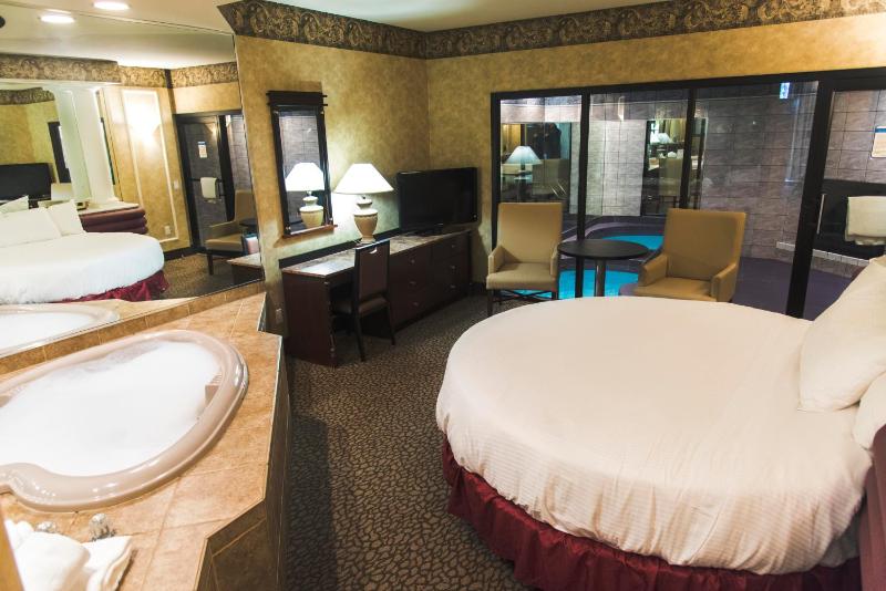 Diana's Oasis Suite image 4