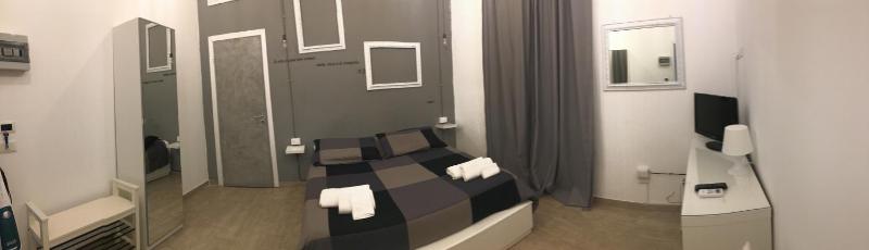 Double Room image 3