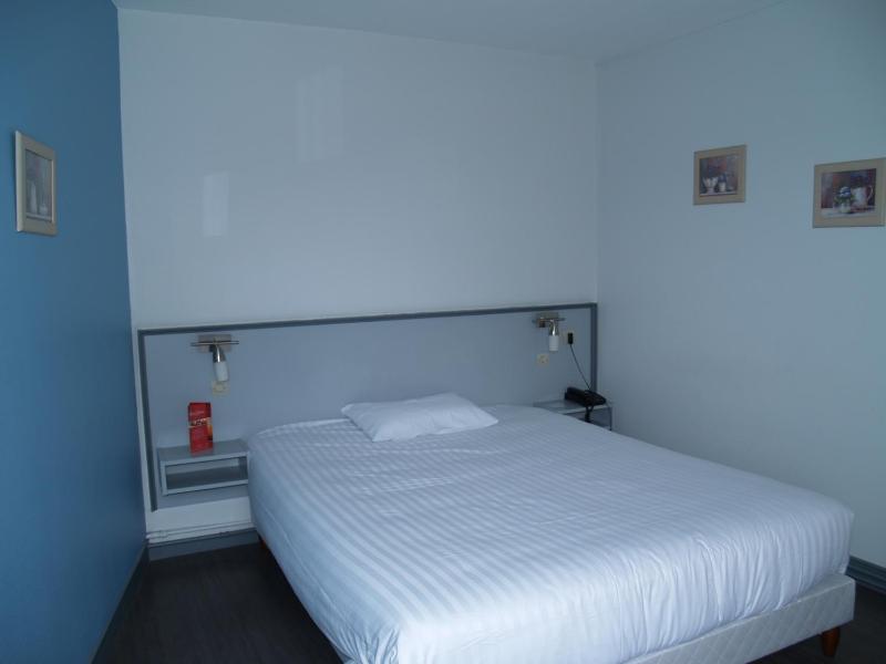 Double Room with Shower image 4