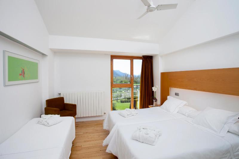 Double Room with Extra Bed (2 Adults + 1 Child) image 3