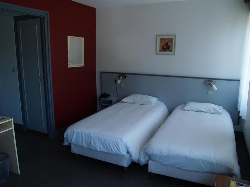 Twin Room with Shower image 1