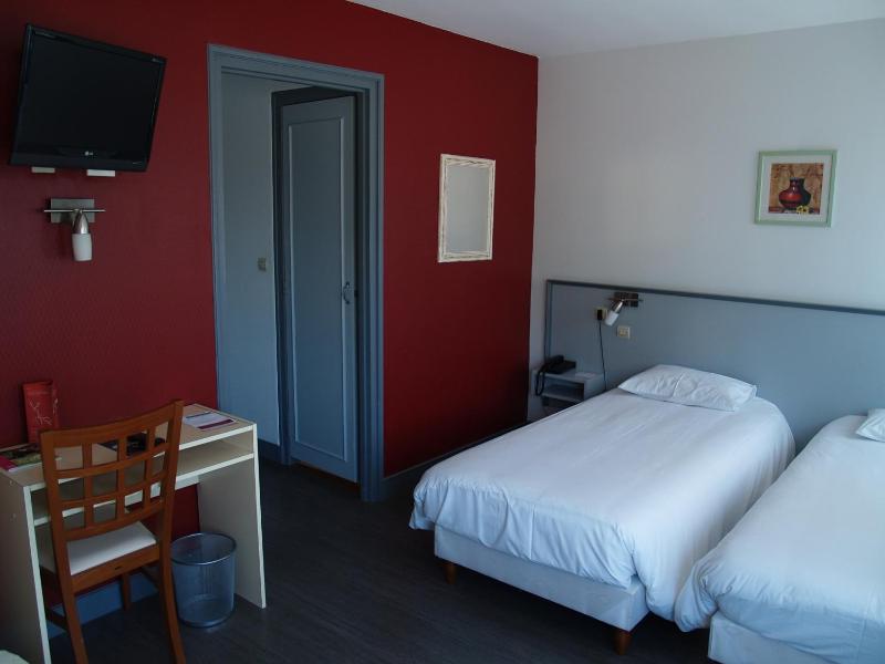Twin Room with Shower image 3