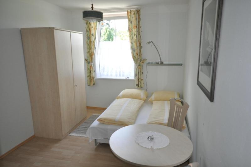 Single Room image 3