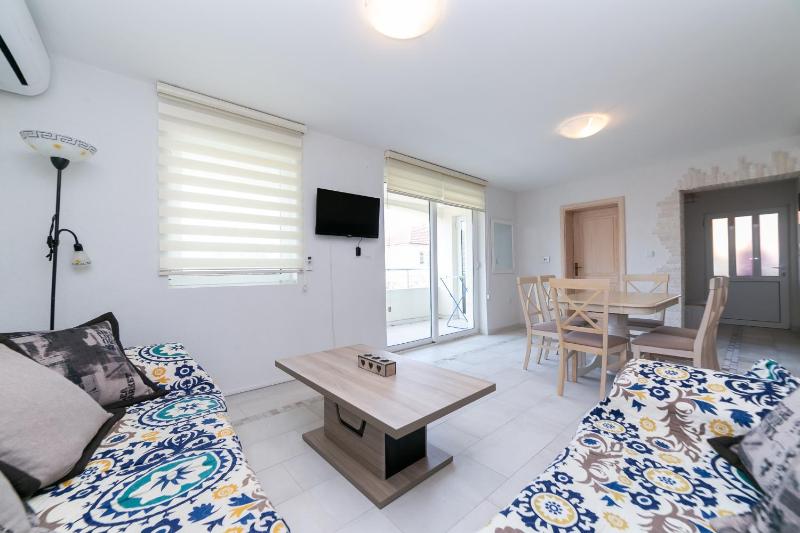 Three-Bedroom Apartment with Balcony image 2
