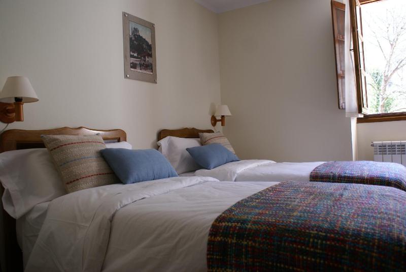 Double or Twin Room image 3