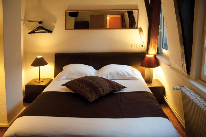 Small Double Room image 2