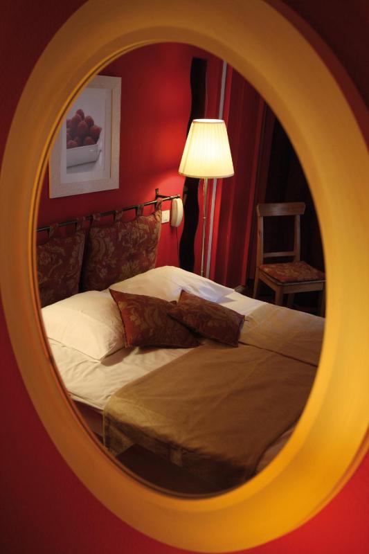 Small Double Room image 4