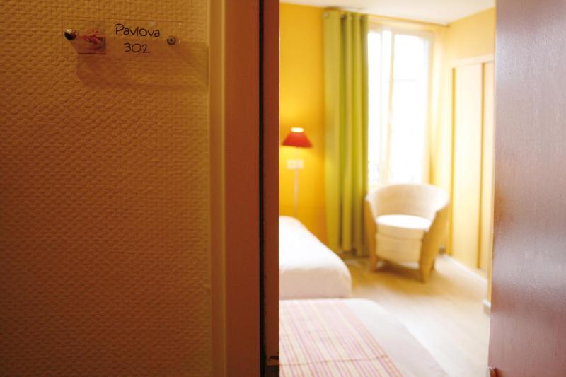 Quadruple Room image 4