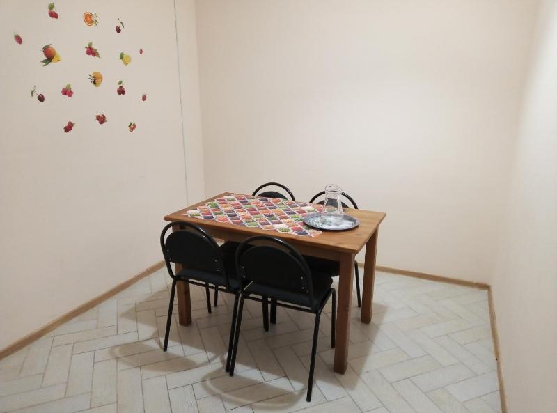 Economy Triple Room with Shared Bathroom image 2