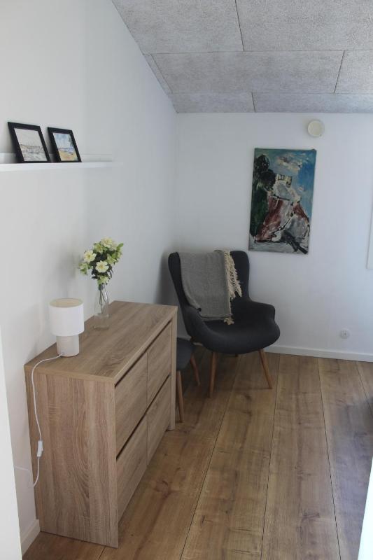 Twin Room with Bathroom image 2