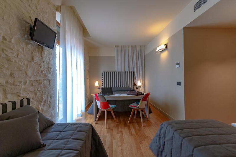 Superior Triple Room image 3