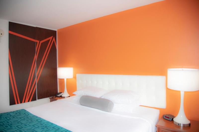 King Room - Non-Smoking image 4