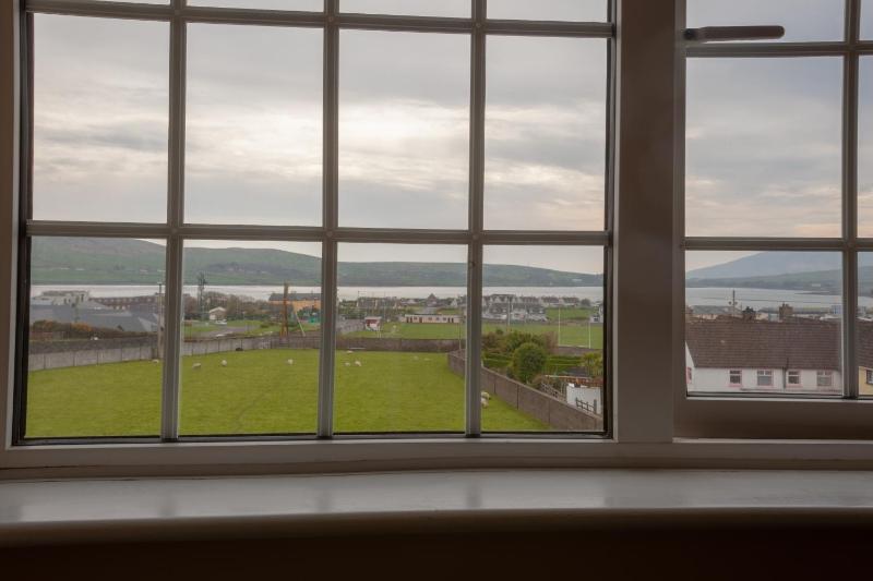 Deluxe Twin Room with Sea View image 3