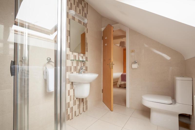 Deluxe Double or Twin Room with Sea View image 4