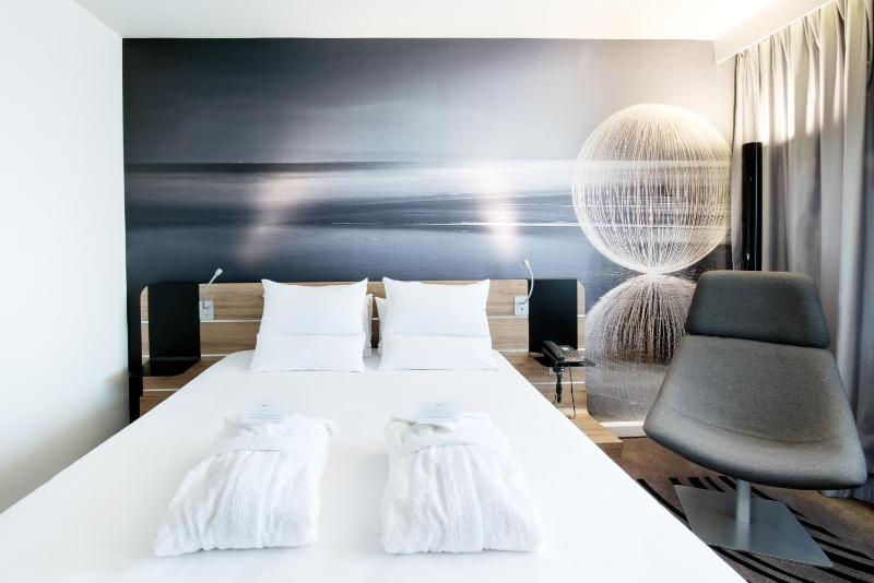 Executive Double Room with City View image 3