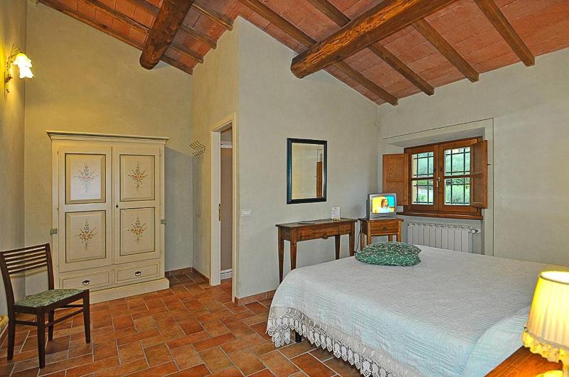 Double Room image 3
