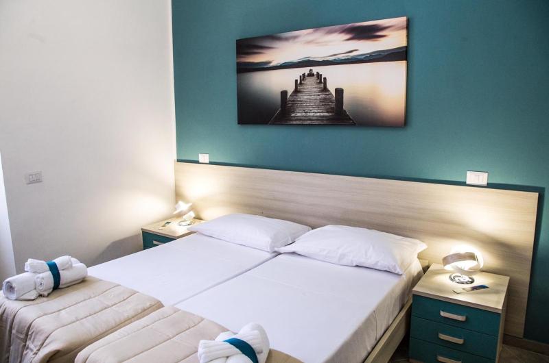 Deluxe Room image 4