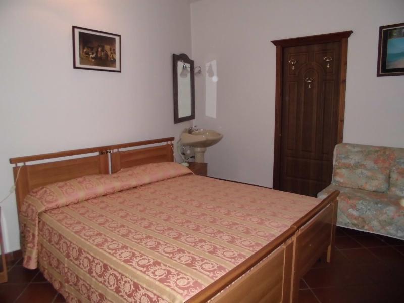 Double or Twin Room image 4