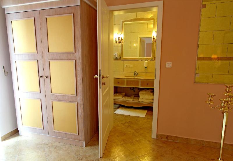 Suite image 2