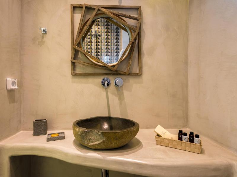 Standard Suite image 4