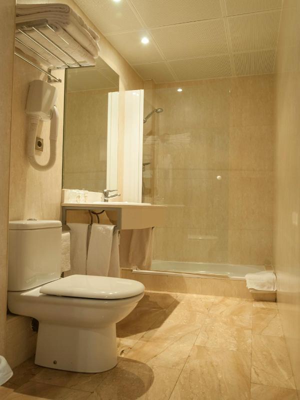 Quadruple Room image 3