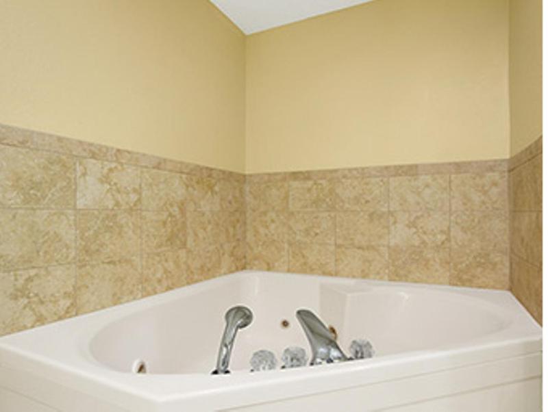 Deluxe King Room - Non-Smoking