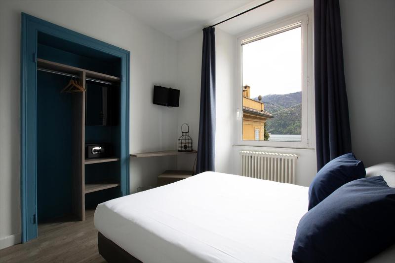 Small Double Room image 3