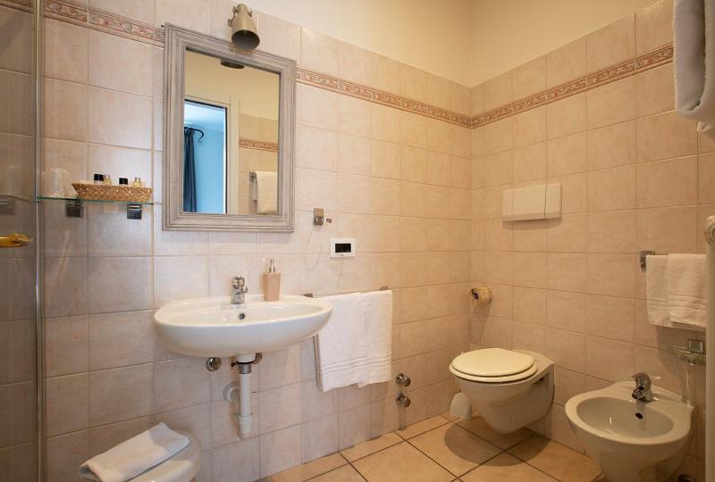 Double Room image 2