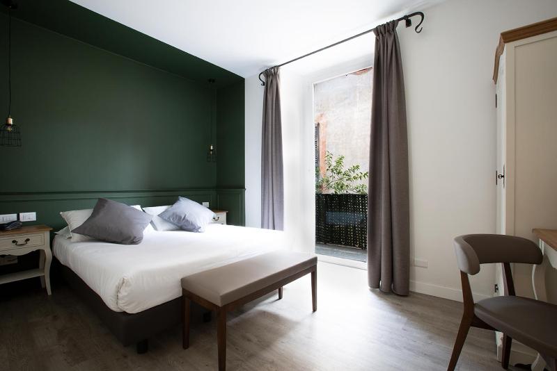 Double Room image 3